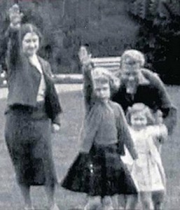 Image of House of Windsor members giving Nazi salute